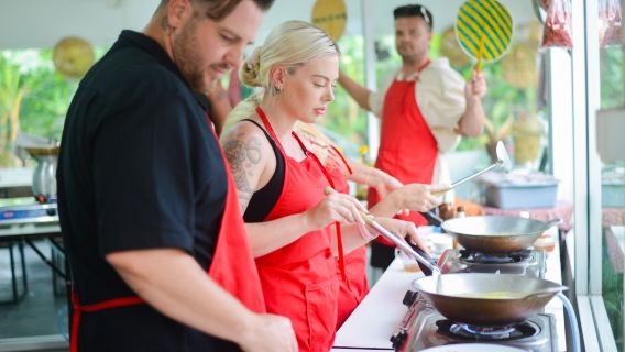 Dari Phuket: Kelas Memasak Thai yang Mudah, Tur Pasar, dan Keseruan Memasak Langsung