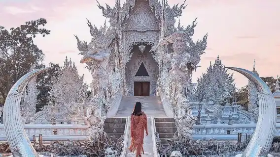 พิเศษช่วงซัมเมอร์ - ทัวร์วันเดียว/ทัวร์หลายวัน เชียงราย วัดดำ + วัดร่องขุ่น + วัดน้ำเงิน [สามารถเพิ่มเผ่าคอยาว|สามเหลี่ยมทองคำได้]