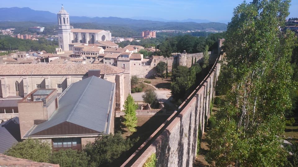 Girona: ทัวร์ชมเมืองพร้อมไกด์นำเที่ยวมรดกของชาวยิวและเยี่ยมชมพิพิธภัณฑ์