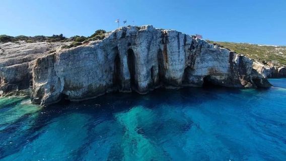Zakynthos: Crucero a las Cuevas Azules y la Bahía de Navagio