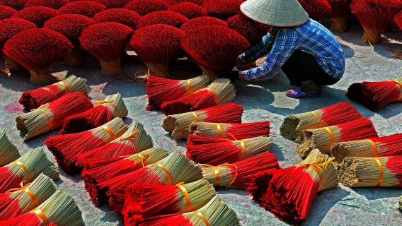 Half Day Morning Tour Visiting Incense Village With Train Street + Local Food