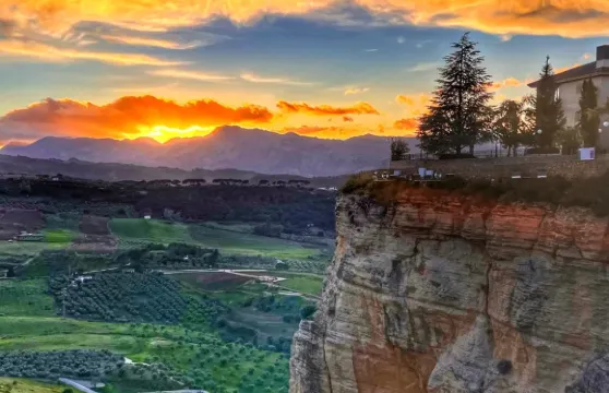 西班牙龍達新橋+鬥牛場+埃爾塔霍峽谷【中文司機/可訂多日】