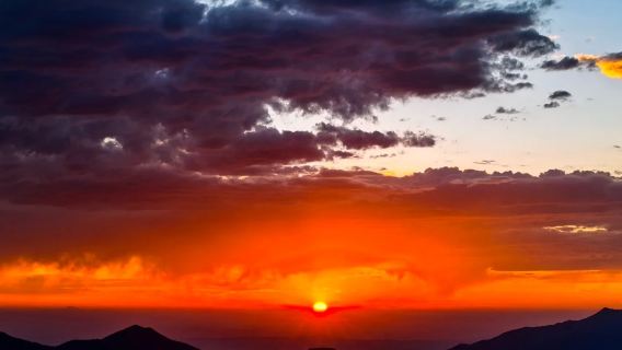 Door-to-door pickup for 2-8 people group · 1-day tour to Kumbum Monastery + Qinghai Lake + Laji Mountain + Riyue Mountains (Sun and Moon Mountains)