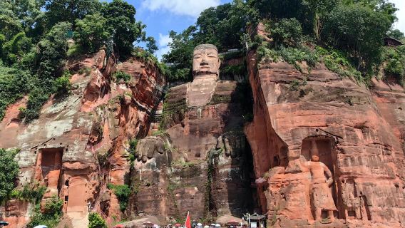 การเดินทางจากโรงแรมในเฉิงตูไปยังพระใหญ่เล่อซาน (ไป-กลับ)