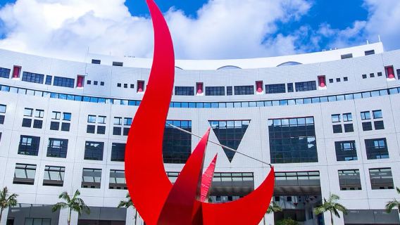 香港科技大學+理工大學+太平山頂一日遊【私家團，上門接駁】