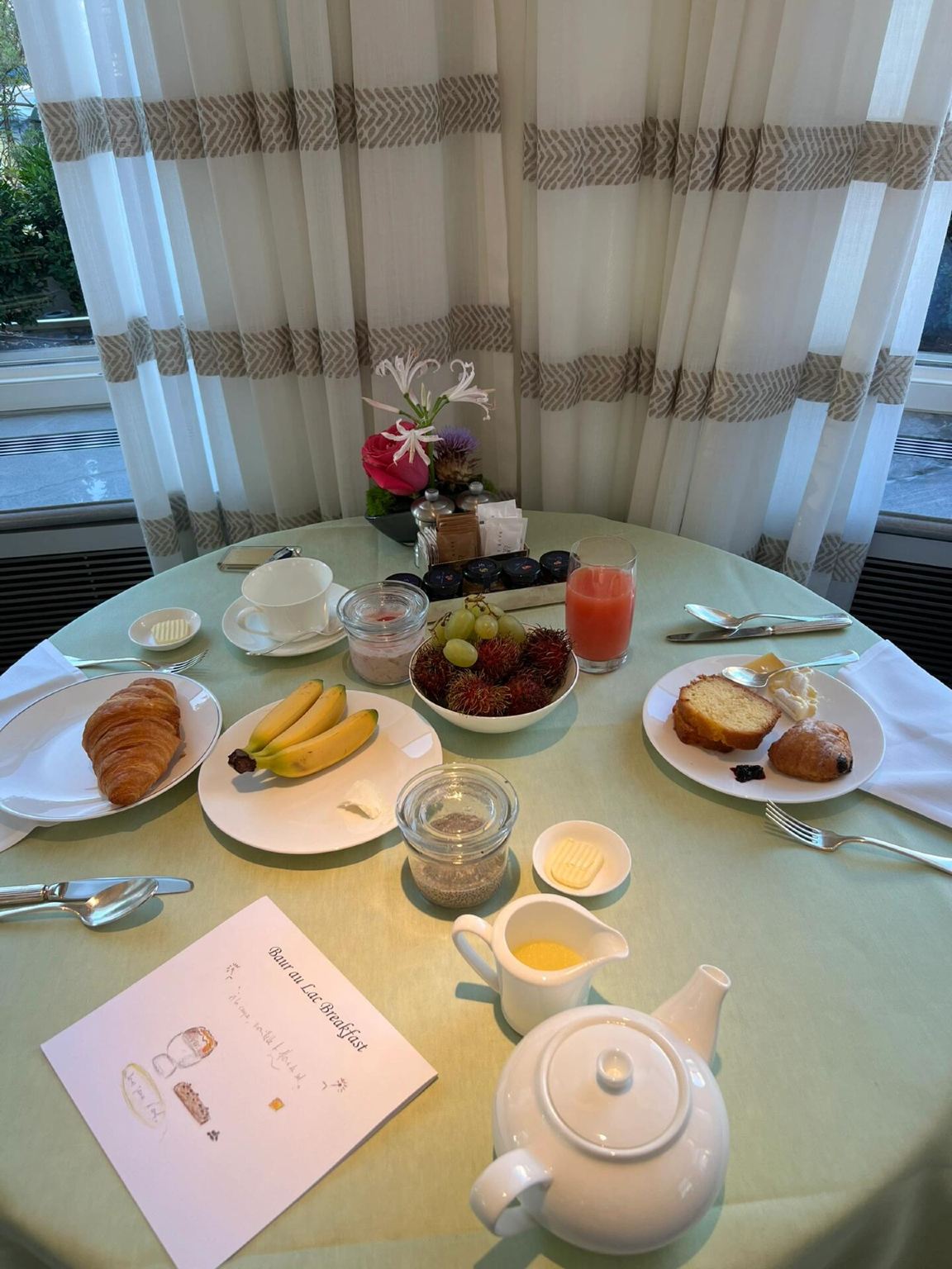 Restoran Pavillon yang terkenal di Zurich, Switzerland tempahan tempat duduk restoran