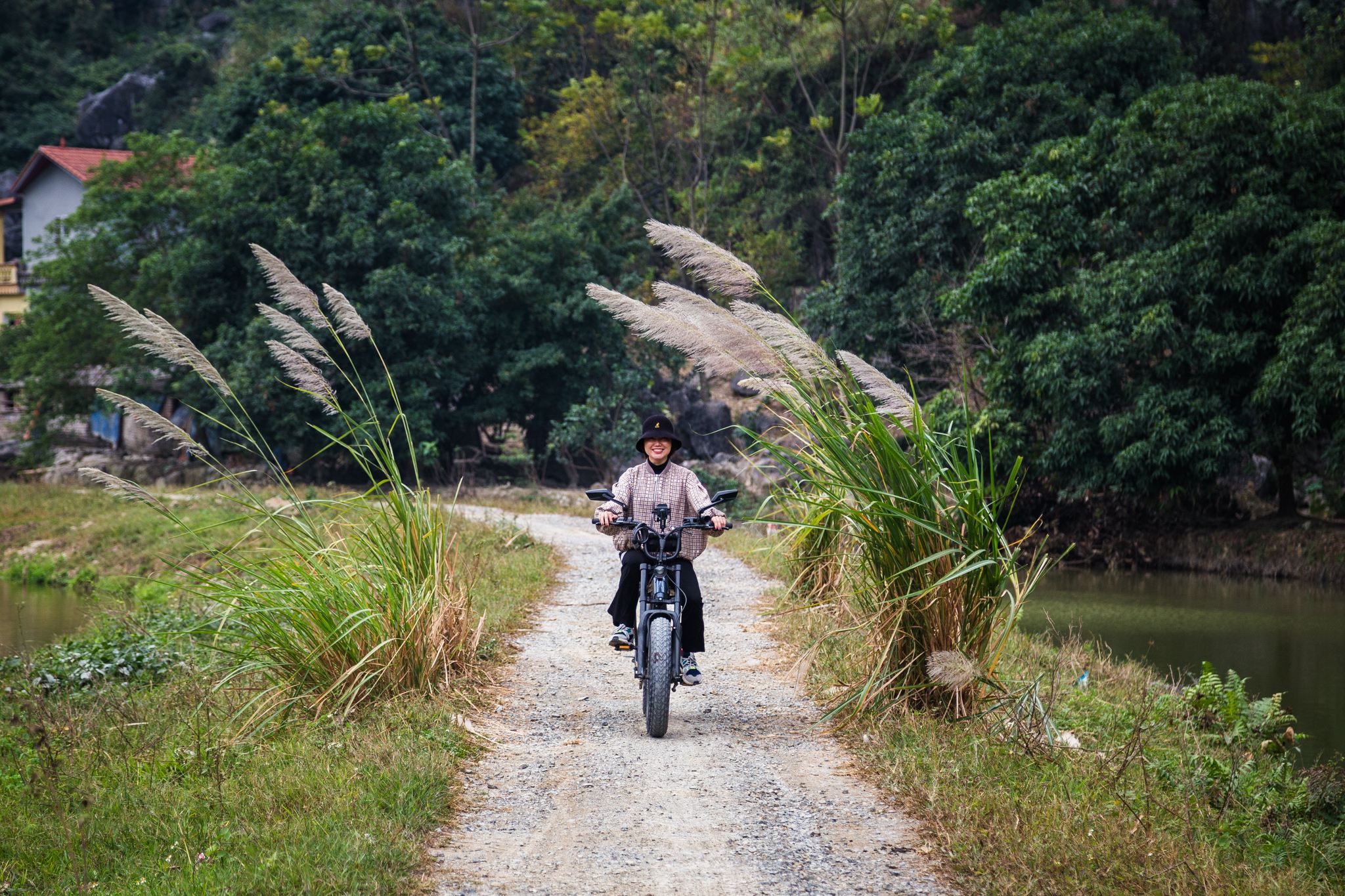 Ninh Binh's Must-See Highlights- Mua Cave- Ban Long Temple- Hoa Lu Ancient Town