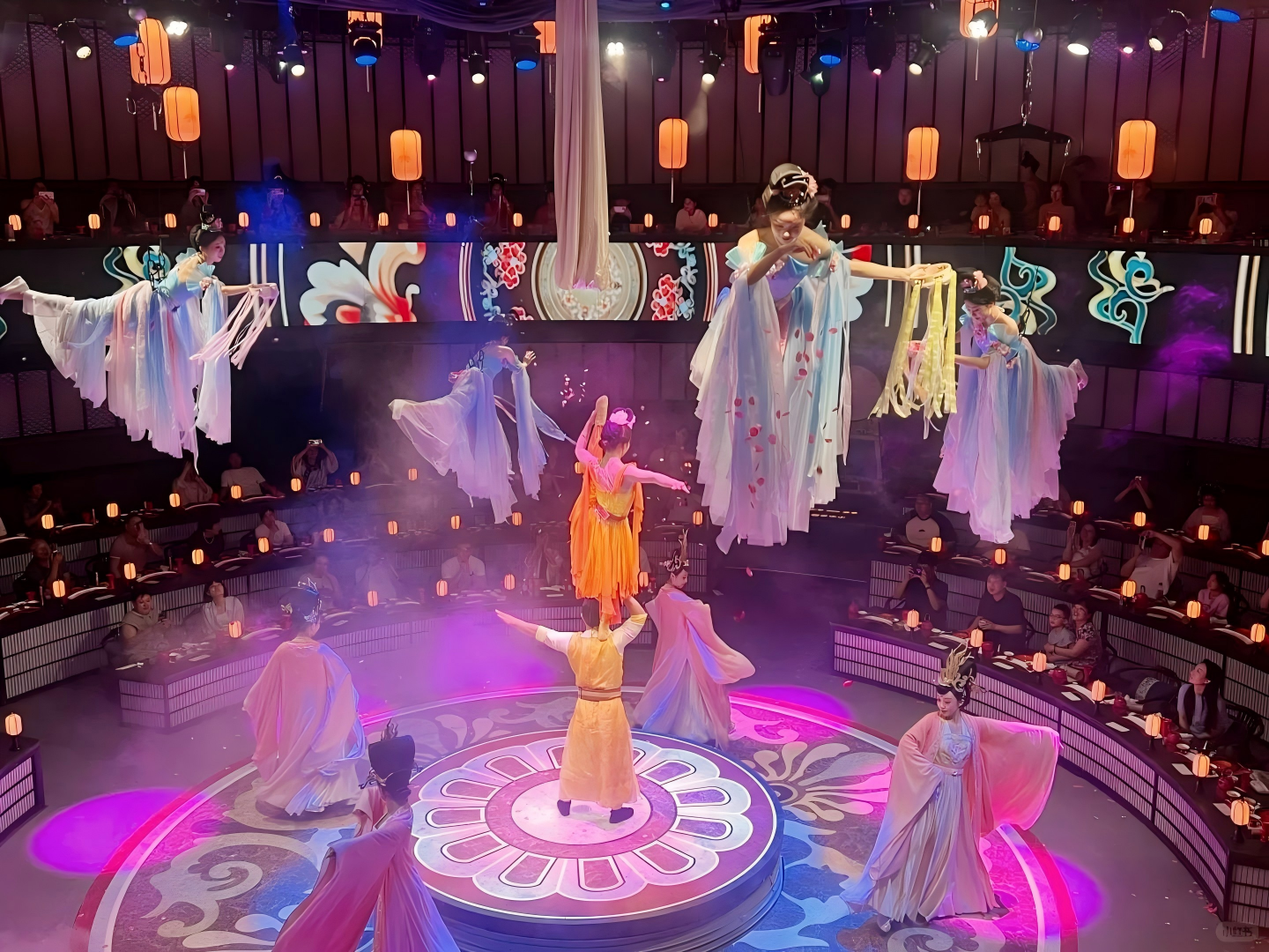 Xi'an Daming Palace Banquet: Welcoming guests with Tang Dynasty etiquette and savoring exquisite delicacies to inherit the Tang Dynasty style.