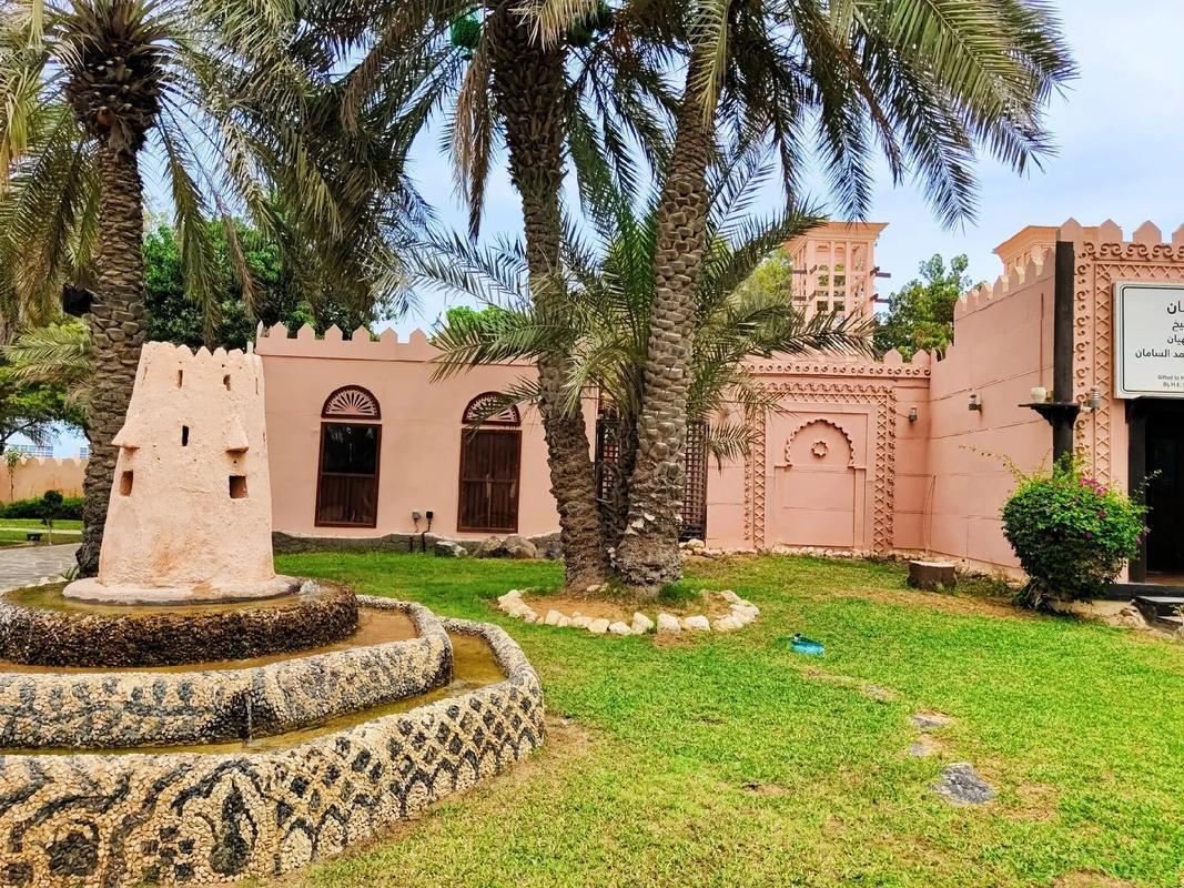 [Tour giornaliero di Abu Dhabi] Villaggio tradizionale degli Emirati + Emirates Palace Hotel + Corniche + Mercato del Mondo