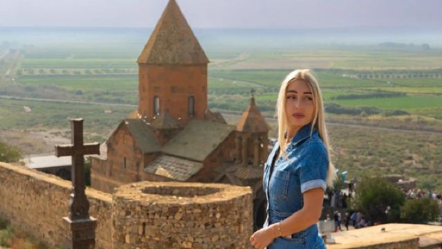 Tagesausflug zum Kloster Chor Virap, Noravank und zur Vogelhöhle mit Weinverkostung