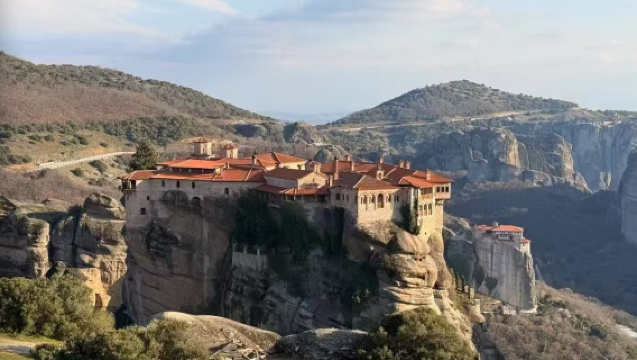 Lawatan sehari sewaan peribadi Athens pergi-balik ke Meteora (tidak termasuk tiket masuk)
