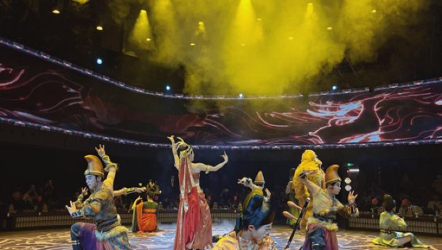 ซีอาน · งานเลี้ยงพระราชวังฉางอาน | การแสดงหรูหรา 360 องศา สัมผัสประสบการณ์งานเลี้ยงพระราชวังสมัยราชวงศ์ถังที่ยิ่งใหญ่ [ชิมอาหารหลวงอันโอชะ + ชมการแสดงดนตรีและนาฏศิลป์โบราณ + สวมใส่ชุดแต่งกายสไตล์ราชวงศ์]