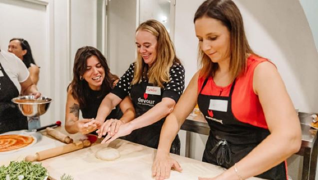 Rome: Trastevere Pizza and Tiramisù Making Class with Wine