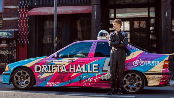 Drifta Halle Riga | Indoor BMW Drift Taxi