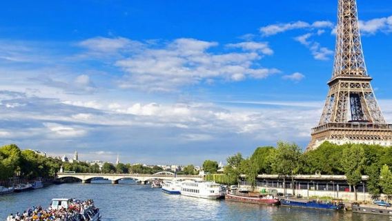 Eiffel Tower, Seine Cruise & Louvre Museum: Guided Day Tour from London
