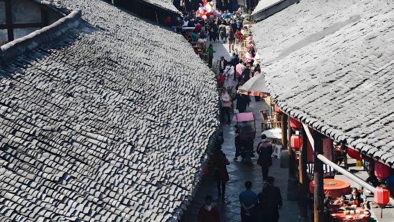 Chengdu Departure: Leshan Giant Buddha + Suji Ancient Town + Food 1-day Tour