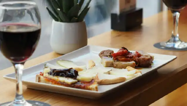 Valencia: Morning Guided Food Tour + Central Market Visit