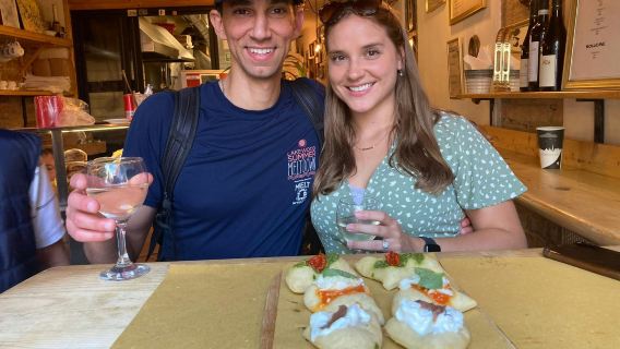 Rome: Sunset Pizza & Drinks Tour by the Colosseum