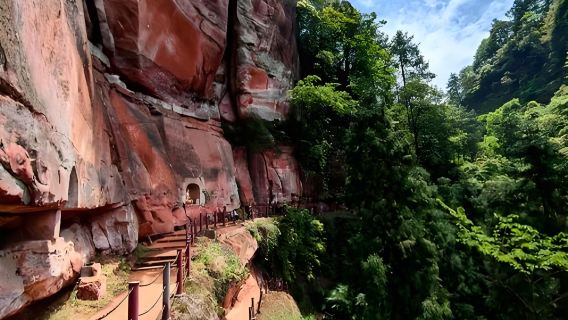 Chongqing Dayuandong Scenic Area one-day tour(Primitive Forest Hiking|Foreign-speaking guide available)