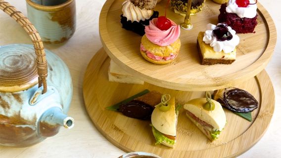 Trà chiều Boracay tại Mandarin Oriental hoặc Discovery Coast (bao gồm nhiều loại trà, cà phê và bánh ngọt ngon)