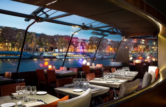 巴黎塞納河bateaux parisiens全景玻璃遊船浪漫法式餐飲體驗【可選午餐或晚餐 +塞納河巡遊】