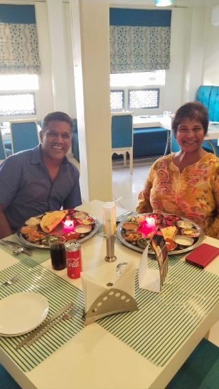 From Mumbai: Overnight Taj Mahal Tour with Flight & Hotel