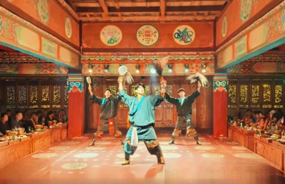 雲南香格里拉康贊土司宴（品味藏地盛宴+探秘土司文化+共賞雪域歌舞+暢飲青稞佳釀+融合味覺與文化）