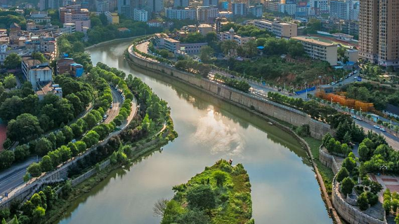 Luohe: alquiler de coches con conductor, guías turísticos locales, servicios de interpretación, acompañamiento, traslados, turismo, ferias, inspecciones comerciales y acompañamiento médico.