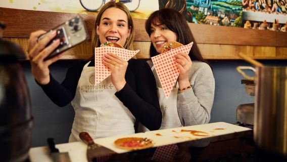 Amsterdam: Hội thảo làm bánh quế siro truyền thống của Hà Lan