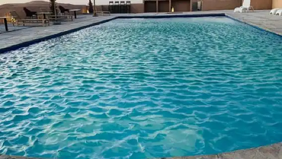 แพ็กเกจ: อาหารค่ำแบบ Agafay ชมพระอาทิตย์ตกดิน ชมการแสดง ขี่รถ ATV หรืออูฐ