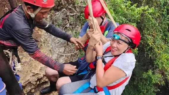 Jomblang 洞穴探險和 Timang 海灘