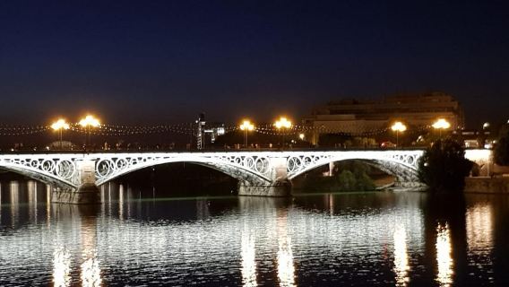 Siviglia: tour a piedi delle tapas con spettacolo di flamenco a Triana