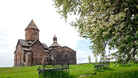Visite de groupe : Amberd, Aragats, Saghmosavank, Alphabet Alley