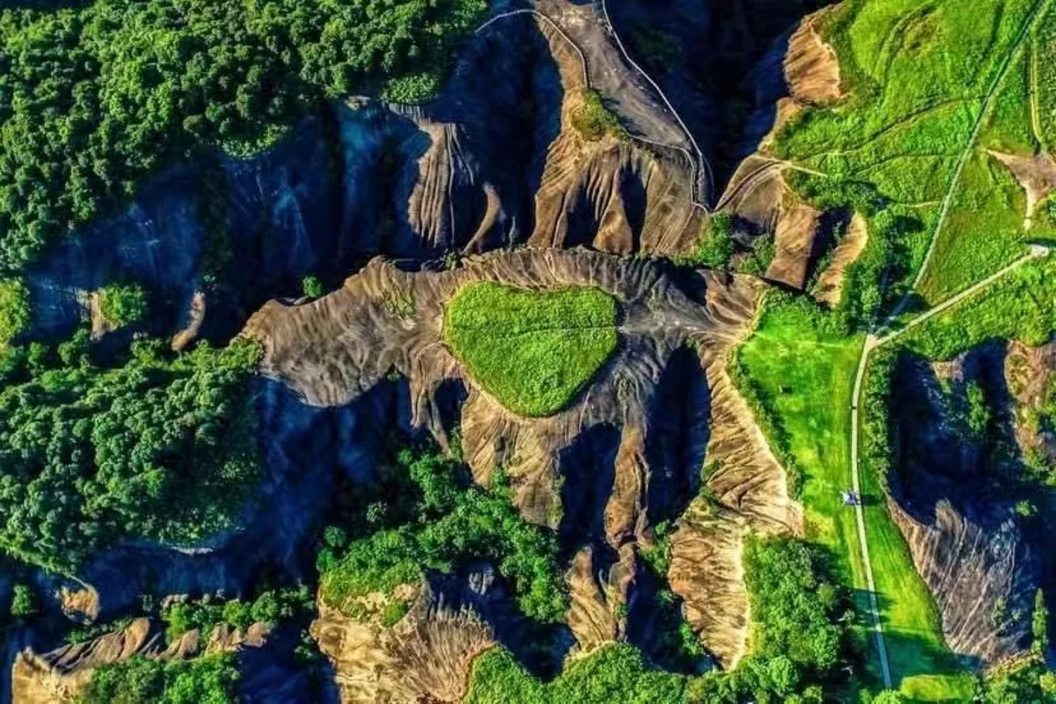 飛天山+馬皇丘+瓦窯坪+九龍水寨一日遊【門票+竹筏+觀光車】