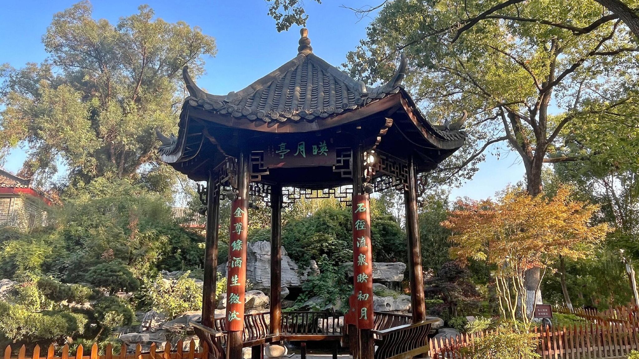 Hengyang Shigu Academy + Suzhou Bay Old Street + Dongzhou lsland private charter 1-day tour with English service available