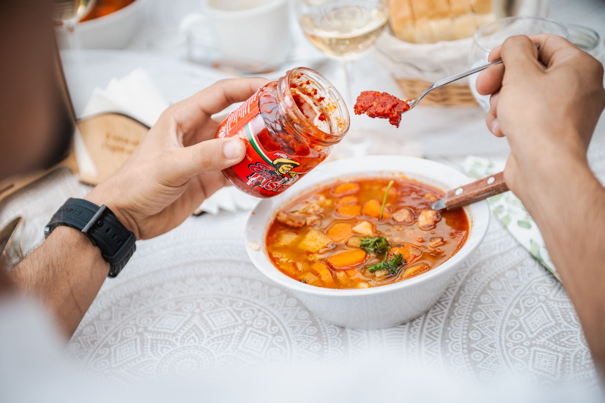 Tour Ẩm Thực Budapest: Từ Chợ Đến Quán Rượu với 12+ Món Nếm Thử & Rượu Vang