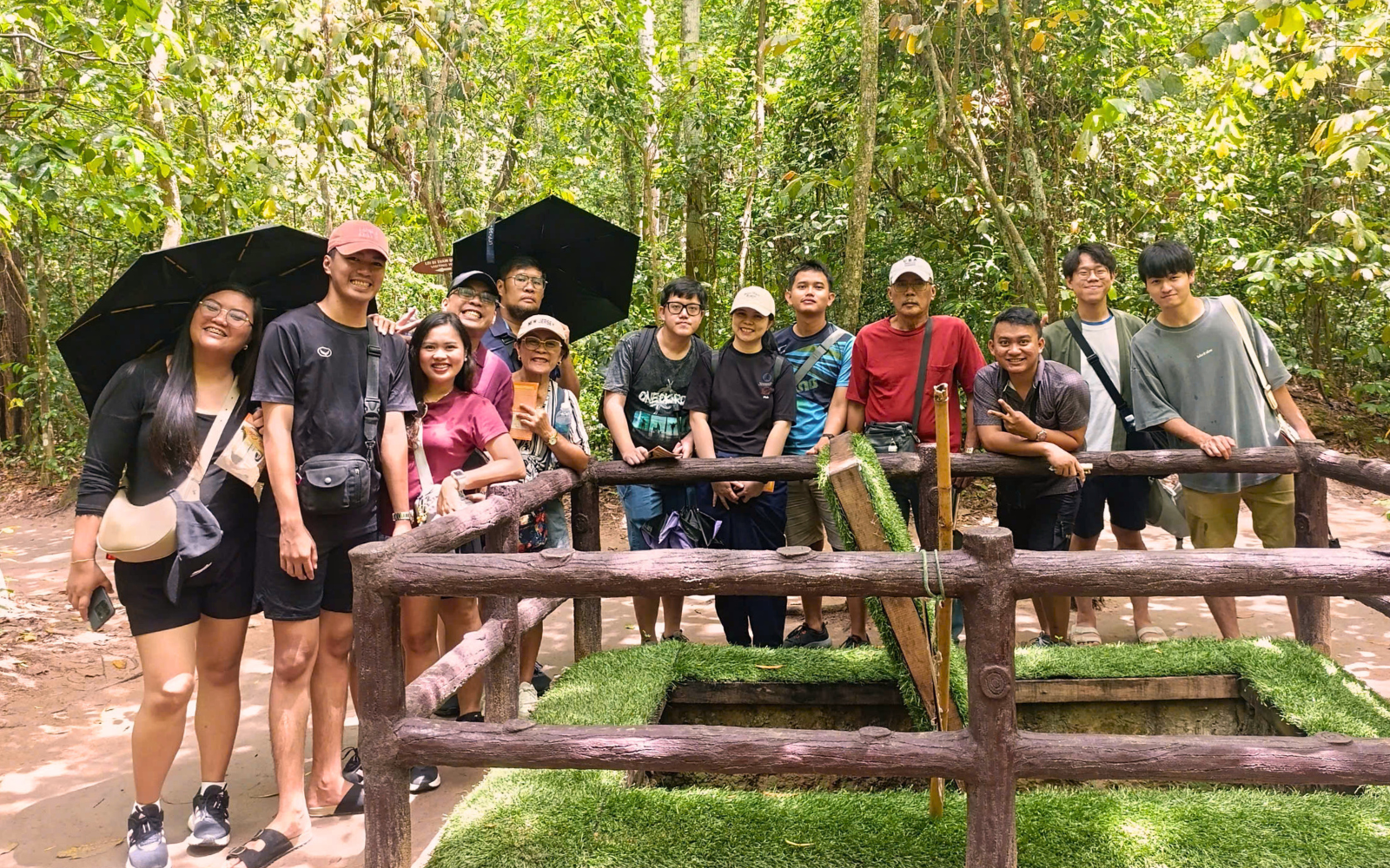 From Ho Chi Minh City: Cu Chi Tunnels & Saigon Highlights Full-Day Tour
