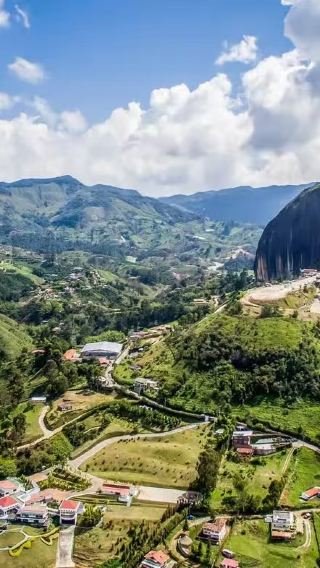 Guatape Day Tour from Medellin, Colombia (Peñol Rock with Breakfast and Lunch Included)