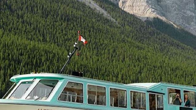 미네완카 호수 보트 크루즈