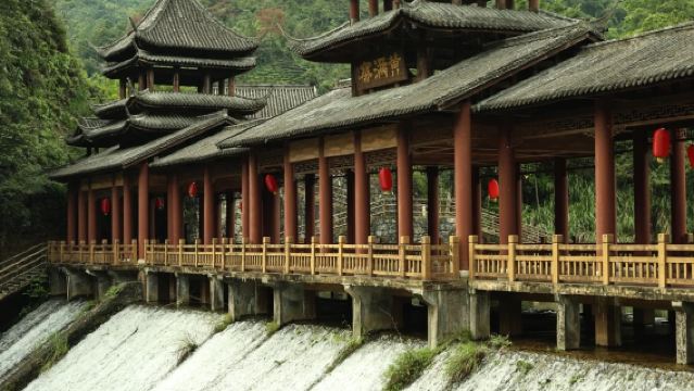Departing from Shantou | Jiexi Huangmanzhai Waterfall + Huanglong Temple Chaoshan Miniature Temple One-Day Tour [Private Car, Pure Tour]