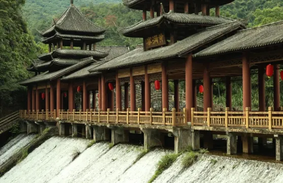 汕頭出發|揭西黃滿寨瀑布+黃龍寺潮汕小天壇一日遊【不含門票】