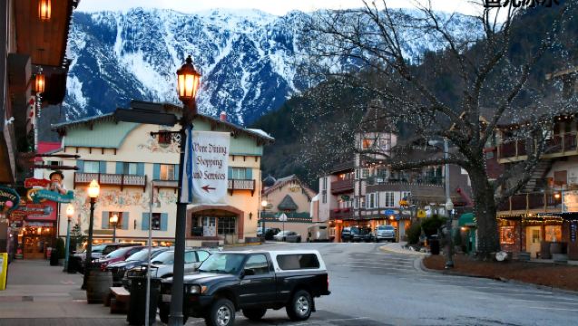 美國西雅圖+斯諾誇爾米瀑布+萊文沃斯德國村【中文包車上門接】