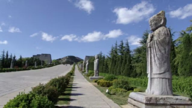 Lawatan Sewa Peribadi ke Makam Mao + Makam Zhao + Makam Qian