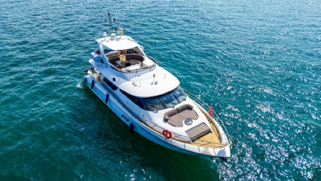 Корпоративный круиз на трехпалубной роскошной яхте с острова Феникс в Санья для 35 человек (минимальное время бронирования - 3 часа) + морская рыбалка + фрукты, напитки и минеральная вода + дайвинг