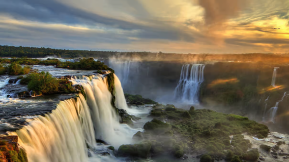 Soluppgångs- eller solnedgångstur till Iguazúfallen från Iguazú, Brasilien, minst 2 personer / hotelltransfer inkluderad