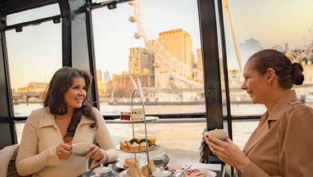 Билет на прогулочное судно по Темзе в Лондоне + послеобеденный чай