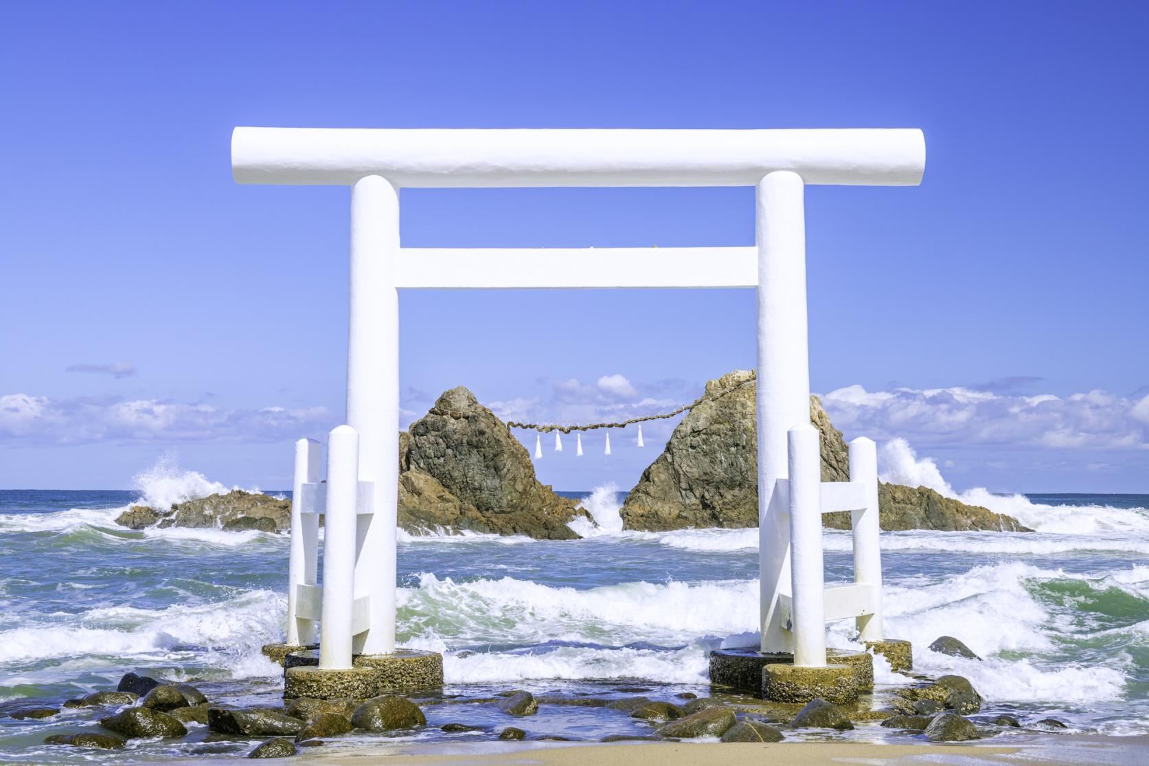 日本九州糸島白糸の滝＆芥屋大門公園＆井二見浦 夫婦岩ワンデーツアー