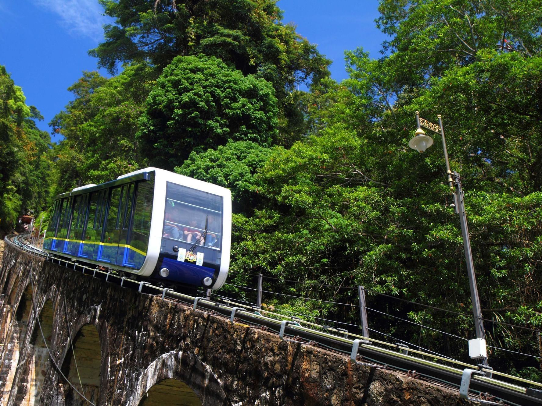 Tour di un giorno a Penang Hill + Museo di Pinang Peranakan + Ponte del Cognome + Spiaggia di Batu Ferringhi