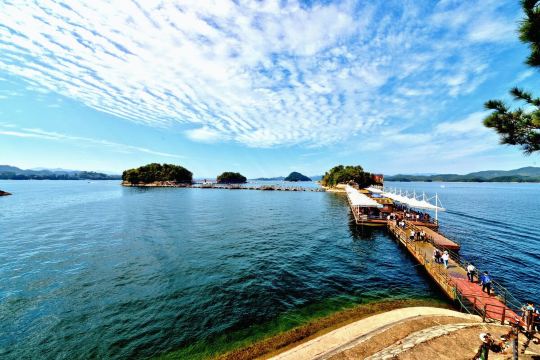 Berangkat dari Hangzhou: Perjalanan satu hari ke tempat wisata Danau Seribu Pulau