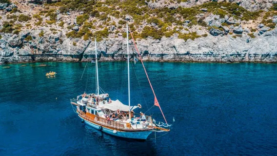 Rhodes: Full-Day Trip + Lunch & Drinks